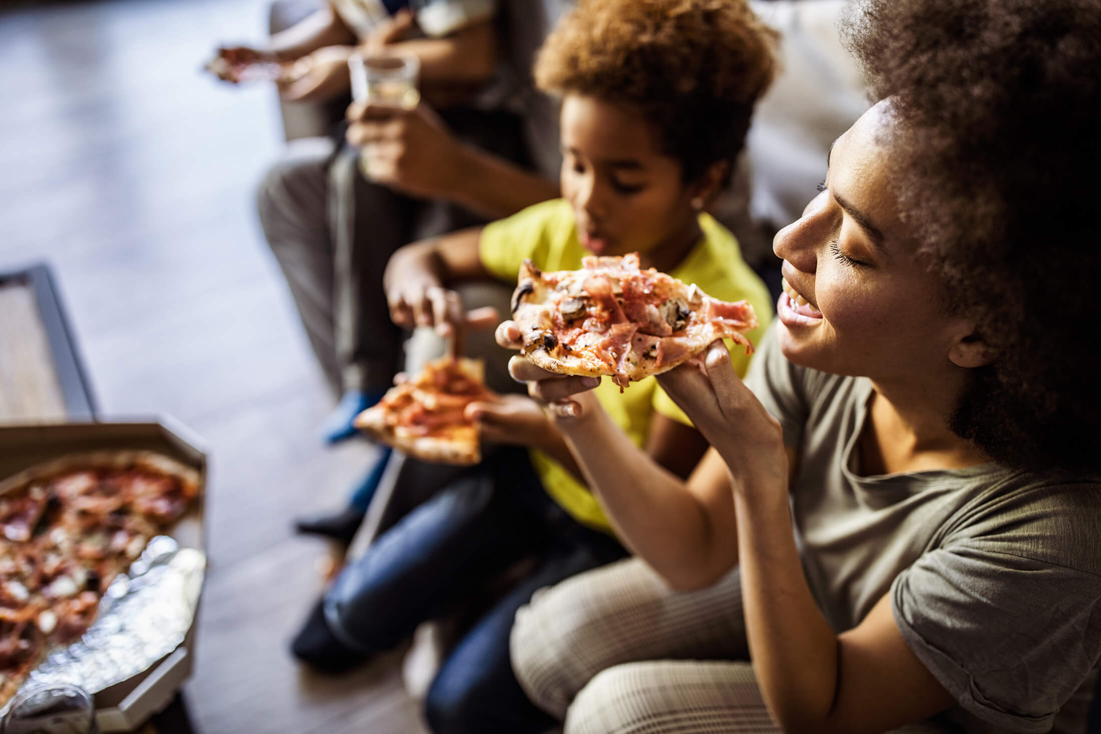 People eating pizza